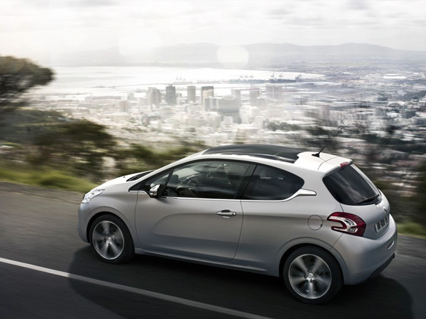  PEUGEOT 208      2013 